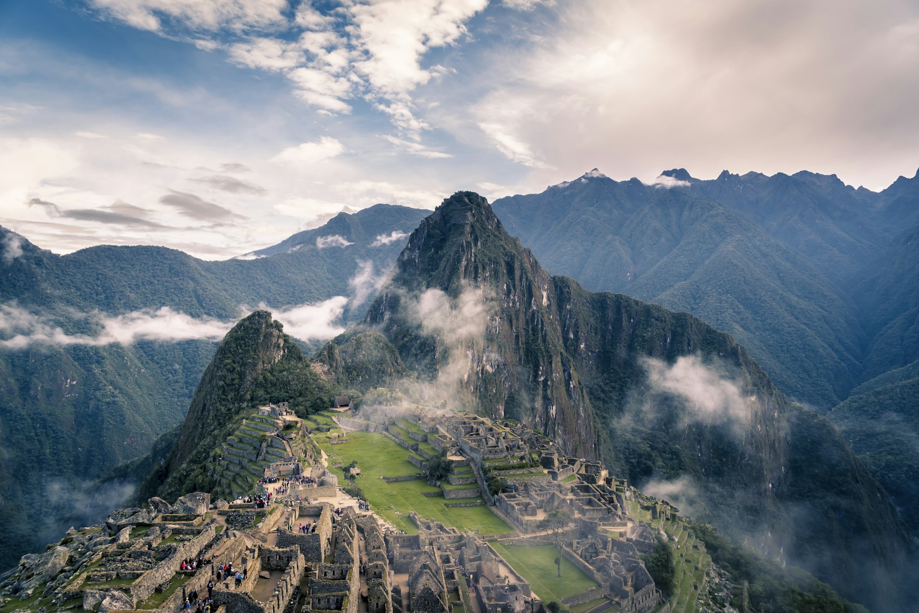 Machu Picchu con Huayna Picchu al fondo